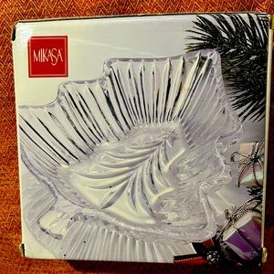 Mikasa Crystal Holiday Evergreen Tree dish